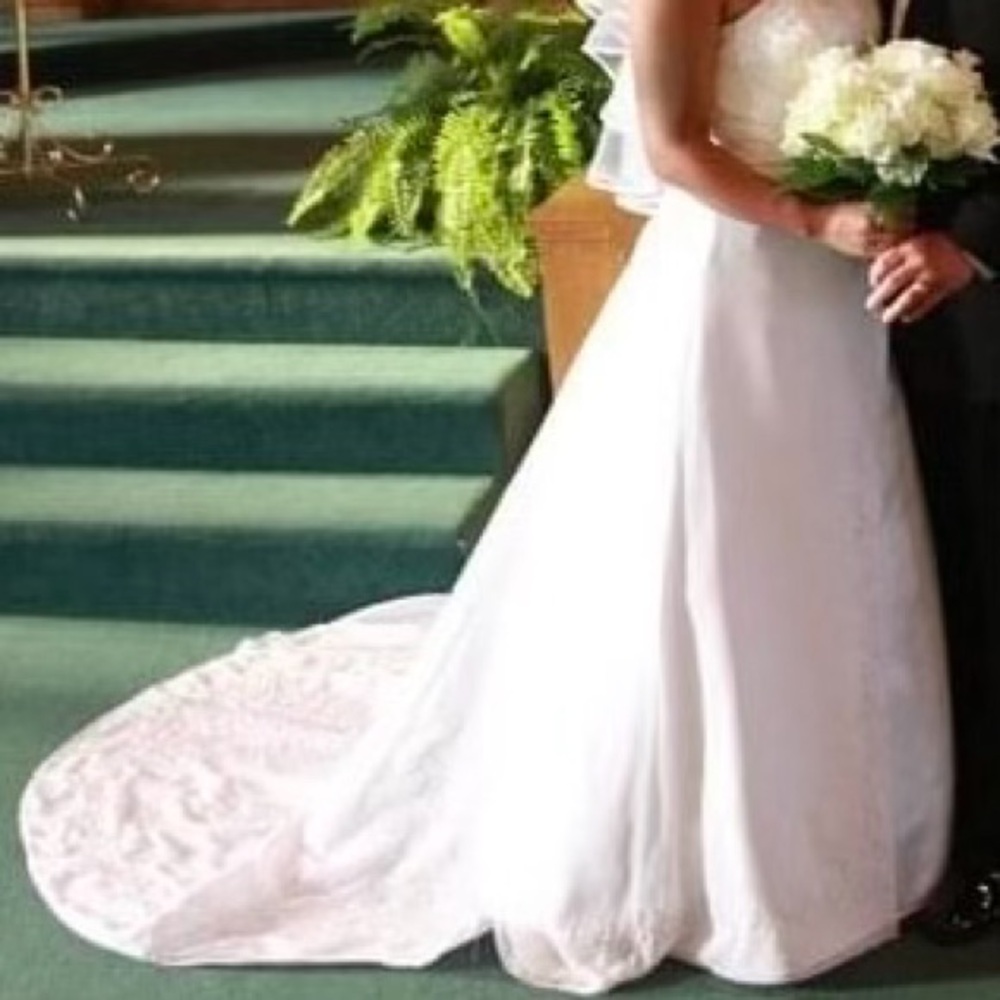 White Strapless Wedding Dress